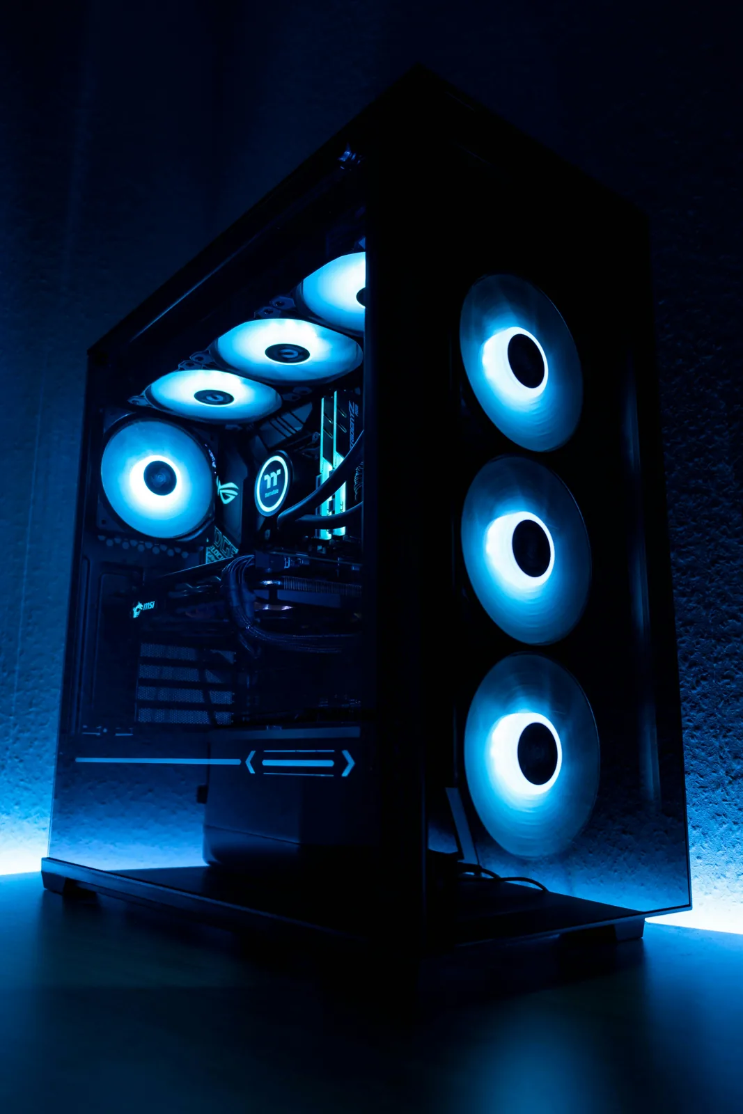 PC Gaming terminé, RGB allumé, vitrine latérale